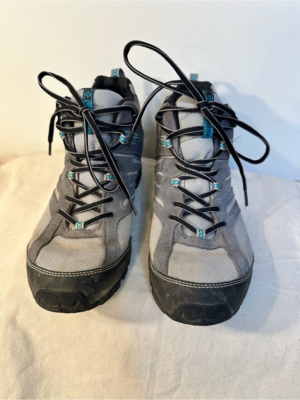 Columbia Crestwood Lace-Up Women's Hiking Boots with Teal Accents